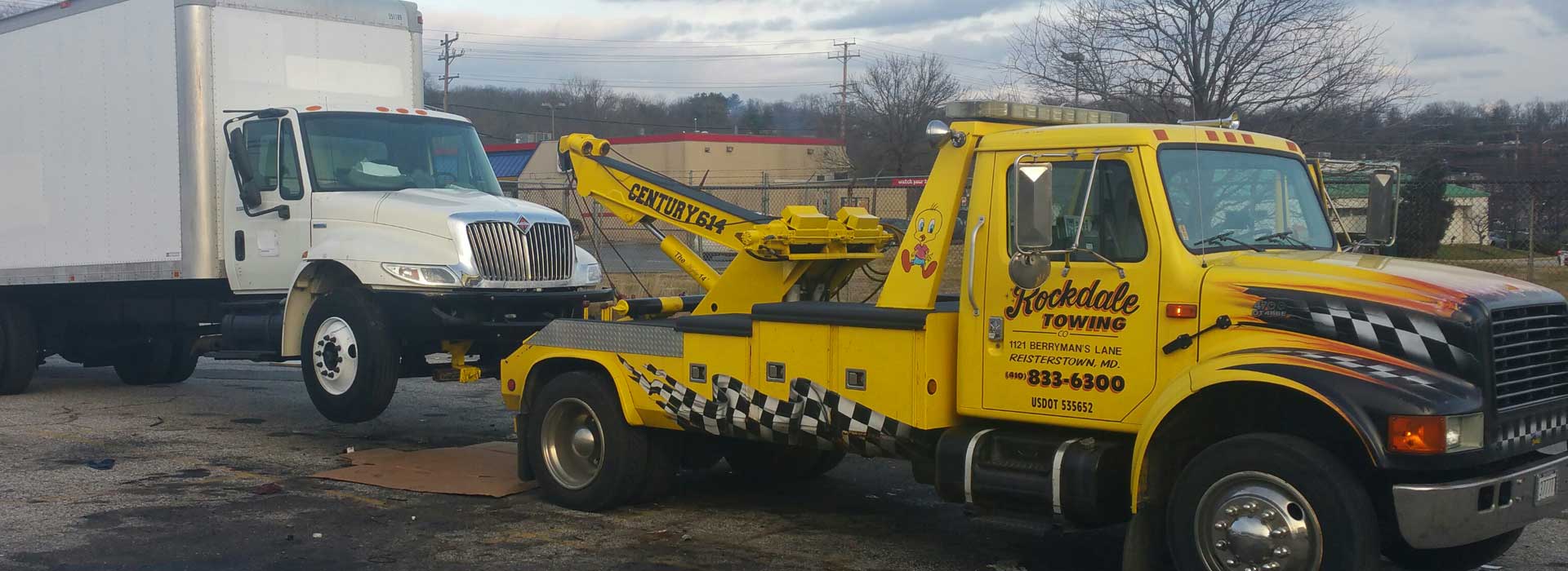 Rockdale-Towing-Tow-Truck-Towing-a-Box-Truck-1